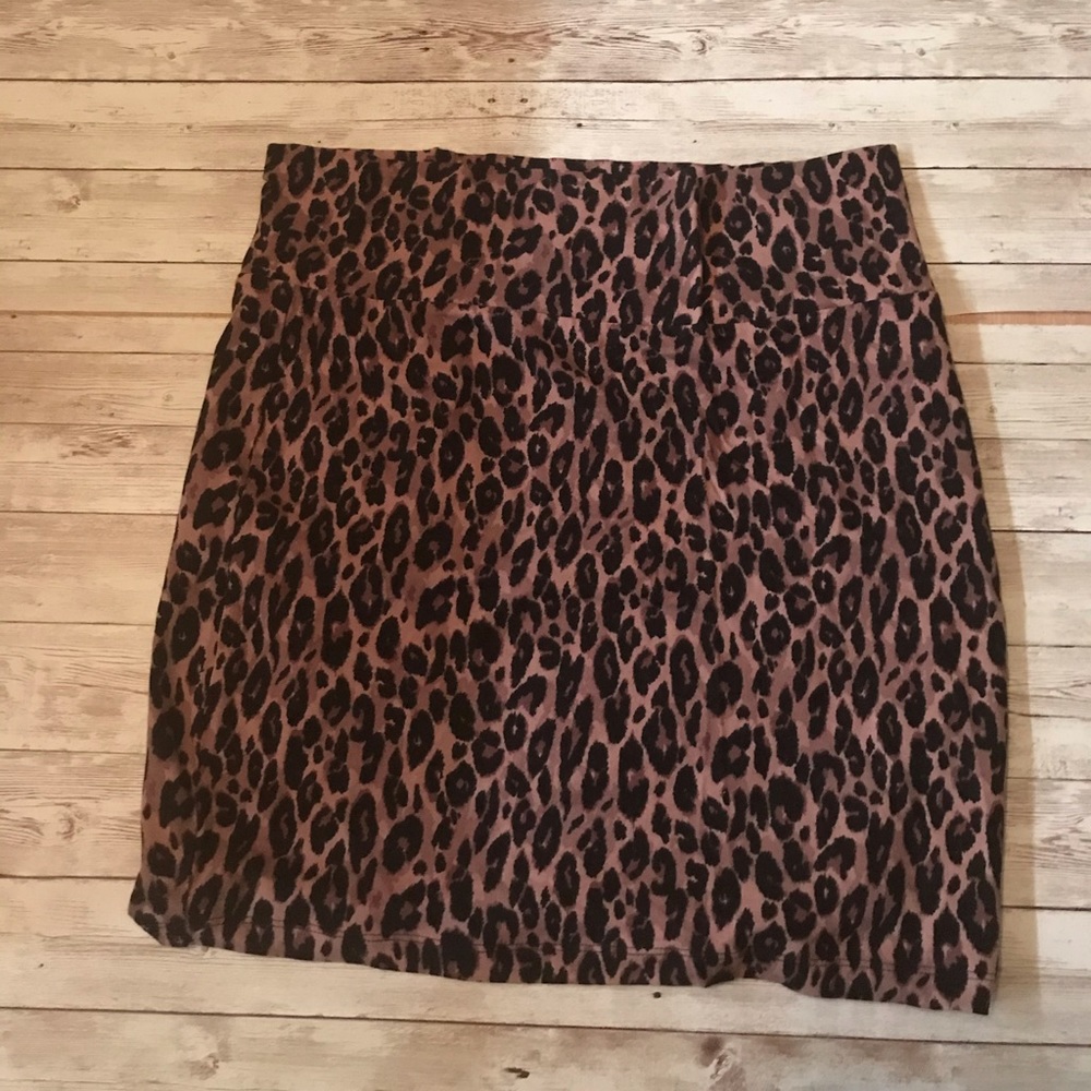 Charlotte Russe leopard print mini skirt - Picture 2 of 2